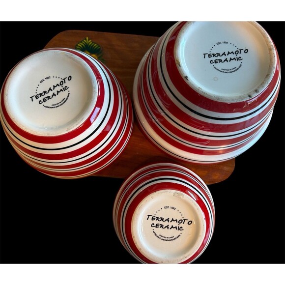 Terramoto Ceramic Nesting Set of 3 Bowls Red White Black Stripes Christmas - Picture 4 of 6
